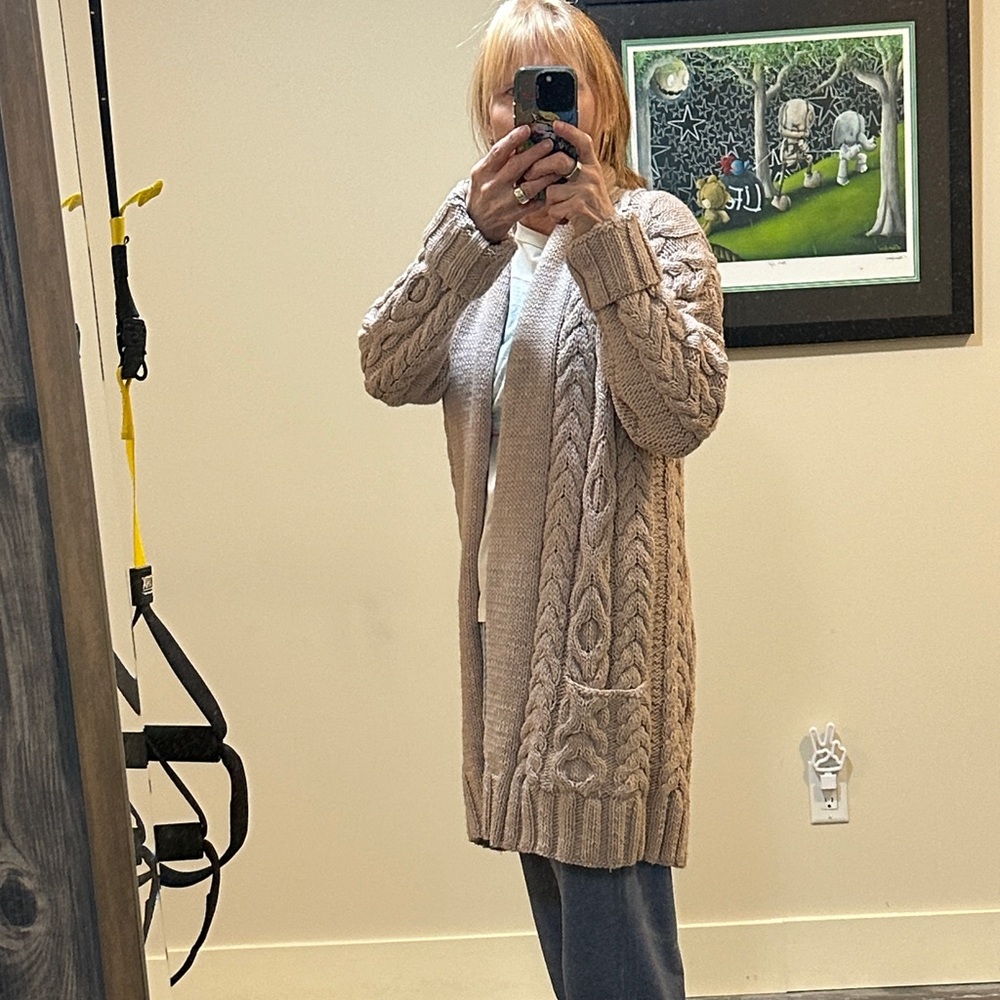 Women's handknit Cable Sweater - Beige - Picture 6 of 6